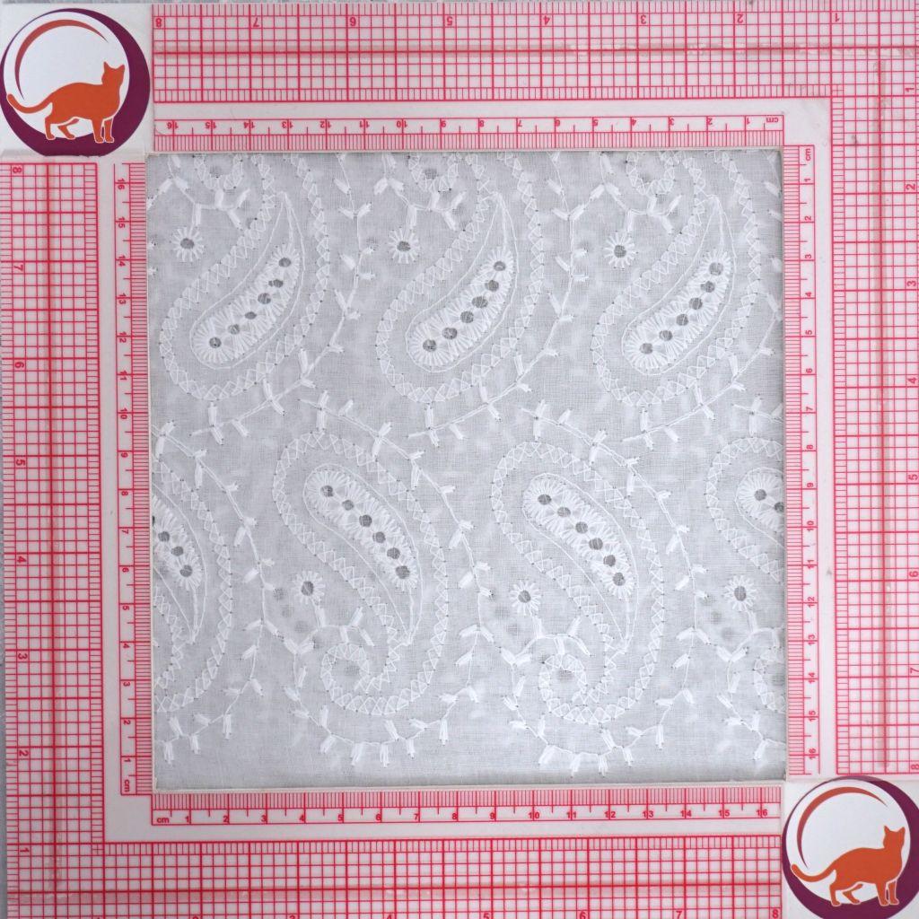 Preview: Lochstickerei leichte Baumwolle Paisley weiß